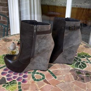 JESSICA SIMPSON LEATHER WEDGE ANKLE BOOT SIZE 6.5B,NEW WITH TAG!